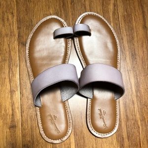 Universal Thread Lavender Slides with Toe Loop